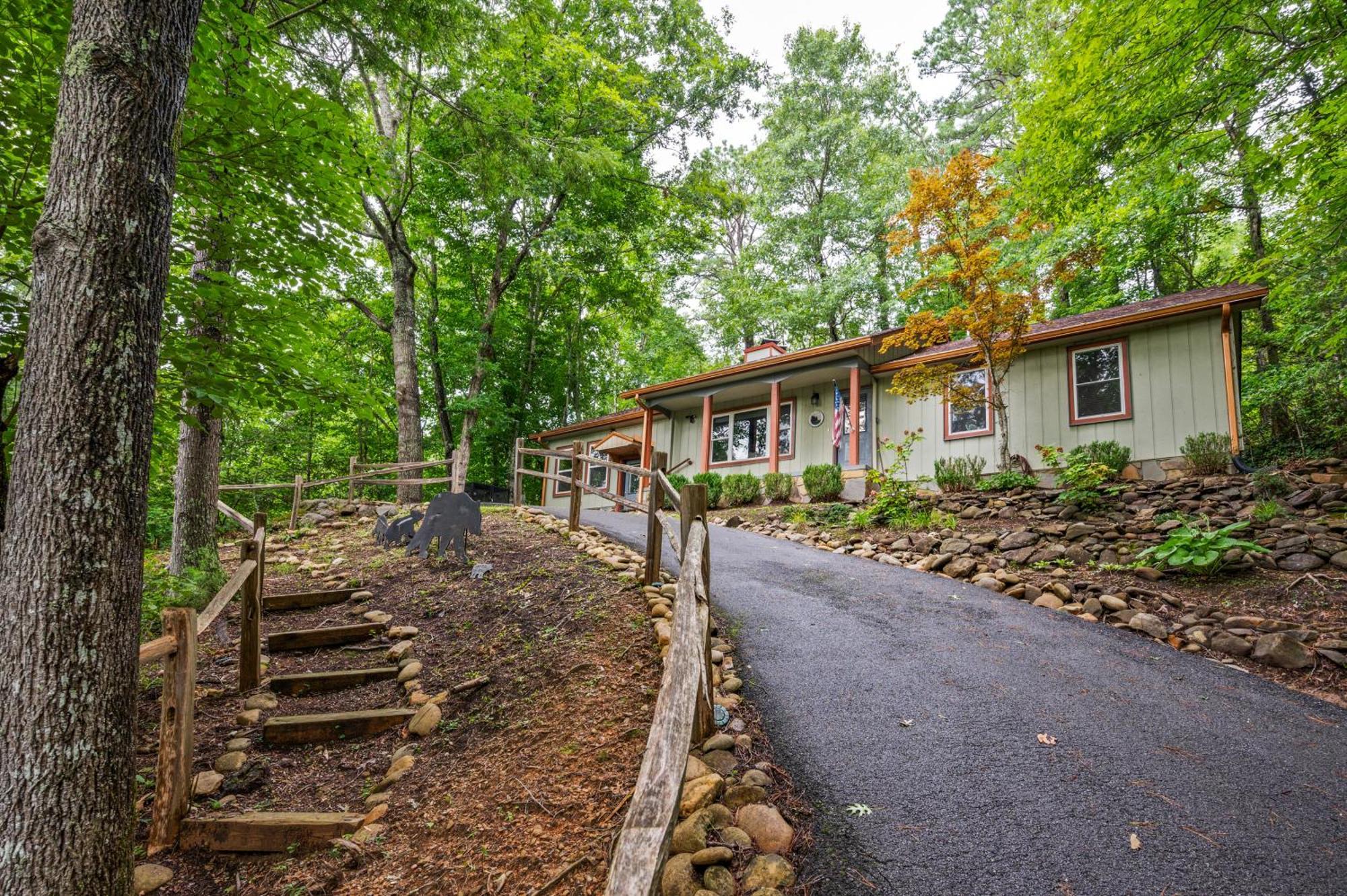 Beautiful Chalet With Fireplace And Large Game Room แกตลิงเบิร์ก ภายนอก รูปภาพ
