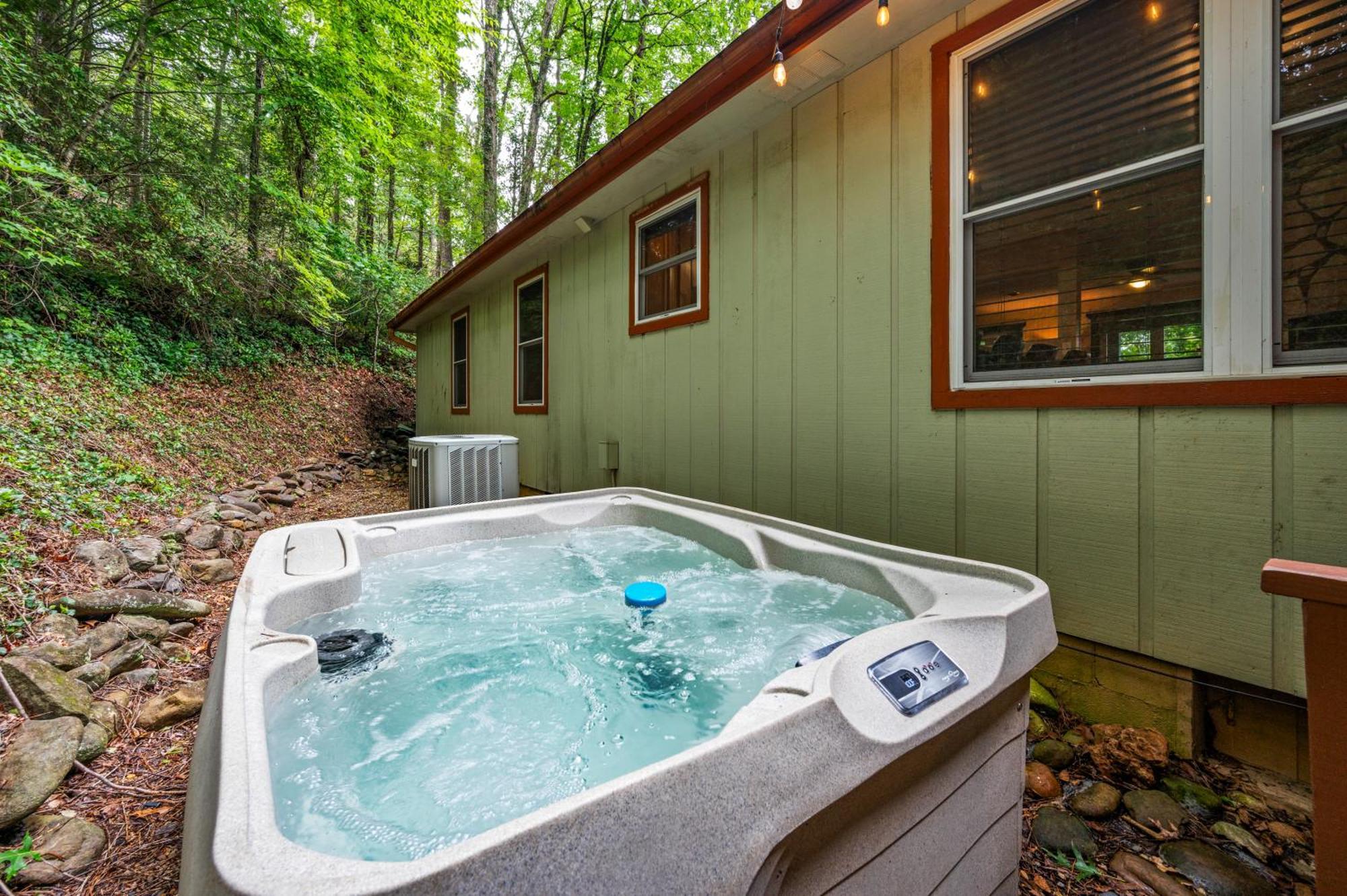 Beautiful Chalet With Fireplace And Large Game Room แกตลิงเบิร์ก ภายนอก รูปภาพ
