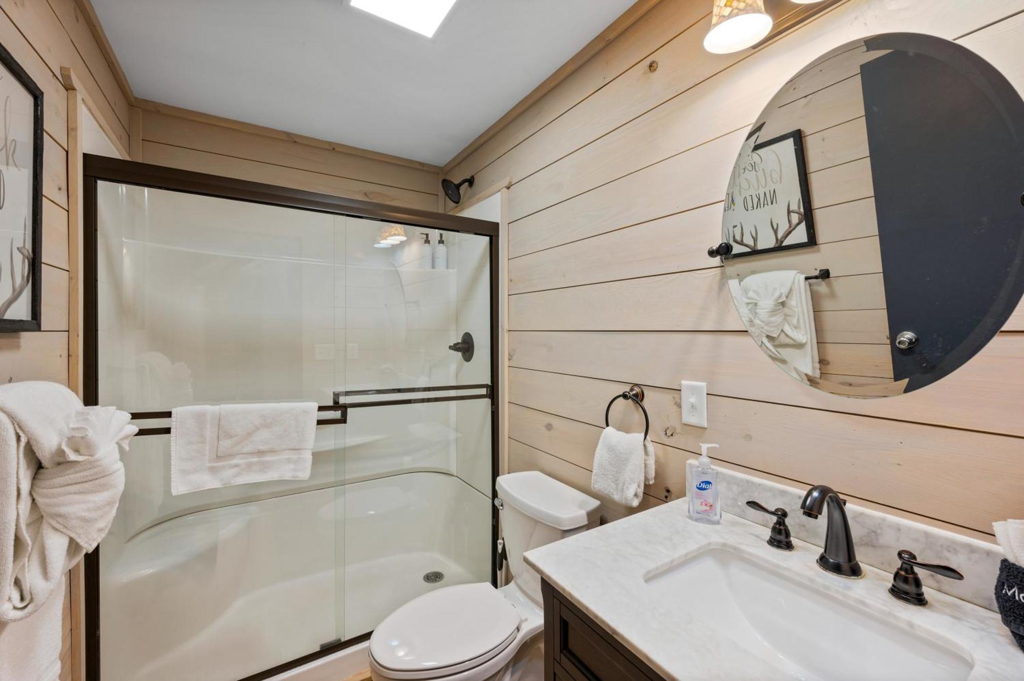 Beautiful Chalet With Fireplace And Large Game Room แกตลิงเบิร์ก ภายนอก รูปภาพ
